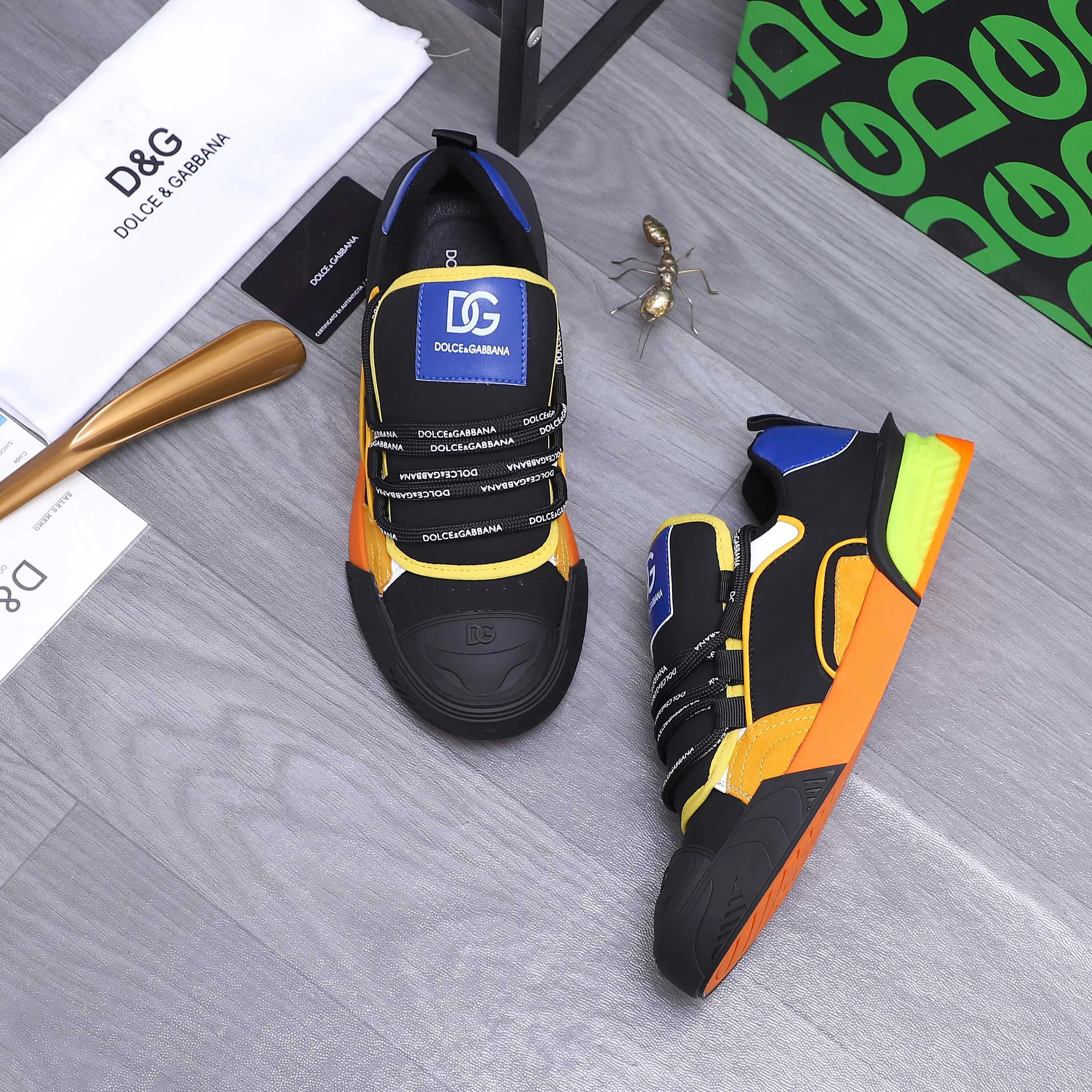 Men's shoes 💰p500 Product trademark: DG (Dolce & Gabbana) couple's casual shoes Regular size: 35-46 (45.46 is custom-made and non-returnable) Product materials: Selected cowhide stitching upper, short velvet lining, cowhide insole, original rubber outsole